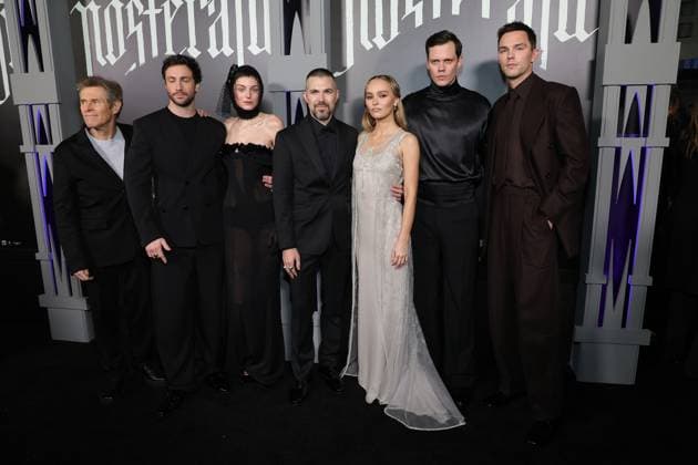 Entertainment Themen der Woche KW50 Entertainment Bilder des Tages Los Angeles Premiere Of Focus Features Nosferatu Featuring: Robert Eggers, Lily-Rose Depp, Nicholas Hoult, Aaron Taylor-Johnson, Bill Skarsgard, Willem Dafoe, Emma Corrin Where: Los Angeles, California, United States When: 12 Dec 2024 Credit: Faye s Vision Cover Images EDITORIAL USE ONLY. NOT FOR USE BY NEWSPAPERS BASED IN THE UK. Copyright: xx coverimg54386149