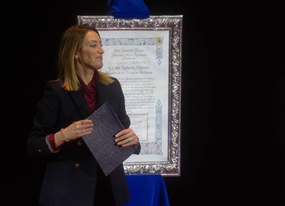 The President of the European Parliament, Roberta Metsola, receives the Forum Europe 2024 Award The President of the European Parliament, Roberta Metsola, during the ceremony in which she received the Forum Europe 2024 Award, at the Teatro Real in Madrid, on December 13, 2024, in Madrid Spain Metsola received the recognition, for her political career, her contribution to the construction of Europe, her ties of friendship with Spain and her permanent vocation of service and commitment to strengthen the European Union, its traditional values and its strategic autonomy, according to Forum Europe 13 DECEMBER 2024 METSOLA Madrid Madrid Spain Copyright: xEduardoxParrax 6404760