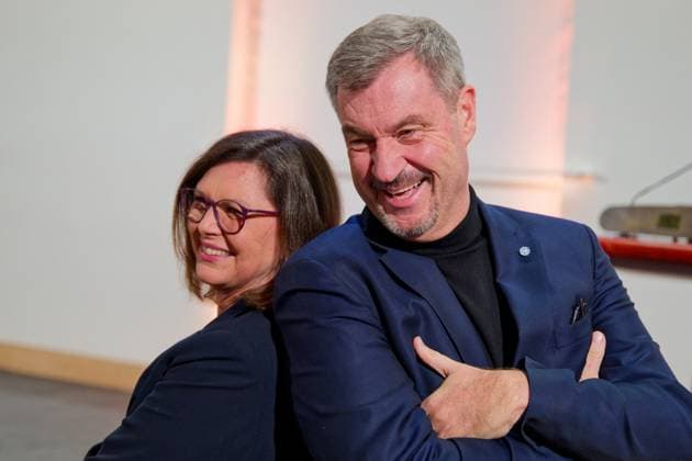 Ilse Aigner mit Markus Söder, CSU. Landtagspräsidentin Ilse Aigner mit dem Bayerischen Ministerpräsidenten Dr. Markus Söder, bei ihrem Empfang zum 60. Geburtstag im Maximilianeum. München Bayern Deutschland *** Ilse Aigner with Markus Söder, CSU State Parliament President Ilse Aigner with the Bavarian Prime Minister Dr. Markus Söder, at her 60th birthday reception in the Maximilianeum Munich Bavaria Germany Copyright: xRolfxPossx