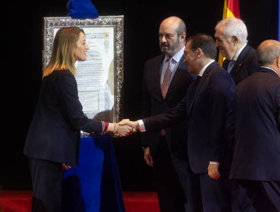 The President of the European Parliament, Roberta Metsola, receives the Forum Europe 2024 Award I D The President of the European Parliament, Roberta Metsola, the President of the Senate, Pedro Rollán and the President of the Constitutional Court, Cándido Conde Pumpido and the Minister of Foreign Affairs, European Union and Cooperation, José Manuel Albares, during the ceremony in which she received the Forum Europe 2024 Award, at the Teatro Real in Madrid, on December 13, 2024, in Madrid Spain Metsola has received the recognition for his political career, his contribution to the construction of Europe, his ties of friendship with Spain and his permanent vocation of service and commitment to strengthen the European Union, its traditional va Copyright: xEduardoxParrax 6404762