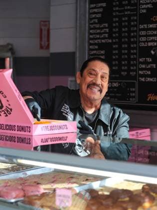 Entertainment Themen der Woche KW50 News Bilder des Tages Danny Trejo manning the counter at Trejo s Donuts & Coffee Featuring: Danny Trejo Where: Los Angeles, California, United States When: 13 Dec 2024 Credit: BauerGriffin INSTARimages EDITORIAL USE ONLY. NOT FOR USE BY NEWSPAPERS BASED IN THE UK. Copyright: xBG046x instar54387673