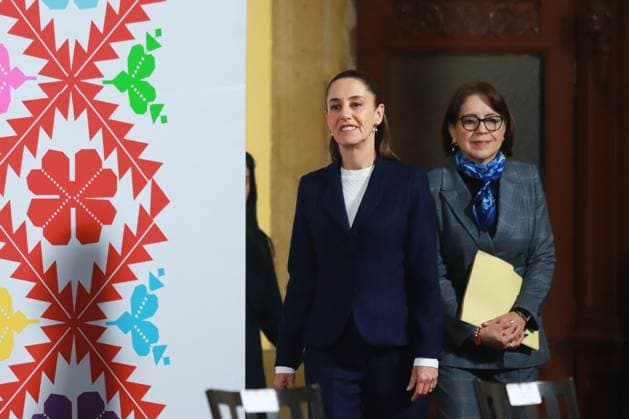 Mexico™s President Claudia Sheinbaum Briefing Conference Mexico s President Claudia Sheinbaum and Armida Zuniga Estrada, head of the Federal Commission for Protection against Health Risks (Cofepris) attend the briefing conference at the National Palace. on December 13, 2024 in Mexico City, Mexico. Mexico City CDMX Mexico Copyright: xCarlosxSantiagox