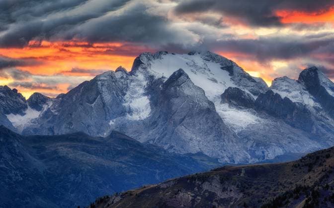 Creative Highlights World Blick vom Passo Giau auf die Marmolada nach Sonnenuntergang View from Passo Giau to Marmolada after colour sunset Copyright: xZoonar.com JaroslavxSugarekx 22338632