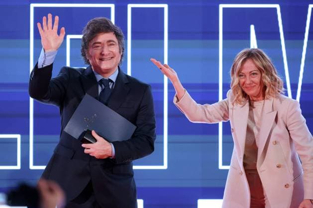 News: Bilder des Jahres 2024, News 12 Dezember News Themen der Woche KW50 News Bilder des Tages Atreju 2024 in Roma, Italy - 14 Dec. President of Argentina Javier Milei greets Italian Prime Minister Giorgia Meloni during the political event organized by the governing party Fratelli D Italia called Atreju 2024 at the Circo Massimo in Rome. Rome Italy Copyright: xMarcoxIacobuccix xSOPAxImagesx atreju00197