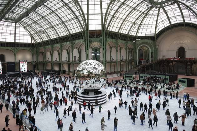 News: Bilder des Jahres 2024, News 12 Dezember News Themen der Woche KW50 The Grand Palais ice rink in Paris PHOTOPQR LE PARISIEN Delphine Goldsztejn Paris 14 12 2024 The worlds largest indoor temporary ice rink is back under the restored glass roof of the Grand Palais From December 14, 2024 to January 8, 2025, the Grand Palais welcomes a giant 3,000 m² ice rink for its 7th Grand Palais des Glaces 7 avenue Winston Churchill, 75008 Paris Le 14 12 2024 Photo Delphine Goldsztejn Paris 14 12 2024 The worlds largest indoor temporary ice rink is back under the restored glass roof of the Grand Palais From December 14, 2024 to January 8, 2025, the Grand Palais will host a giant 3,000 m² ice rink for its 7th edition of the Grand Palais des Glaces 7 avenue Winston Churchill, 75008 Paris Paris France  Copyright: xPHOTOPQR LExPARISIEN MAXPPPxDelphinexGoldsztejnx 20241215LPA8582 20241215LPA8582