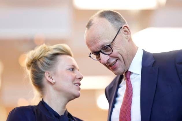 NRW-Verkehrsministerin Ina Brandes (CDU) und CDU-Vorsitzender Friedrich Merz (CDU) bei der Landesvertreterversammlung der CDU Nordrhein-Westfalen in der Messe Essen. Essen, 14.12.2024 NRW Deutschland *** NRW Transport Minister Ina Brandes CDU and CDU Chairman Friedrich Merz CDU at the North Rhine-Westphalia CDU state representatives meeting at Messe Essen Essen, 14 12 2024 NRW Germany Copyright: xChristophxHardtx