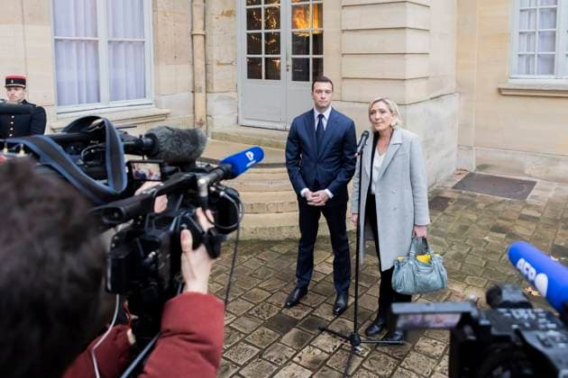 News Bilder der Woche KW51 News Bilder des Tages Paris, France December 16, 2024 - Talks at the Hotel De Matignon between the Prime Minister and political leaders on the formation of the new government - Jordan Bardella, Marine Le Pen GOUVERNEMENT, ENTRETIEN, CONSULTATIONS, POLITIQUE, MATIGNON, NEGOCIATIONS,  Copyright: xVincentxIsorex