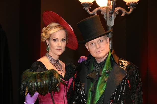 Guido und Kerstin Cantz stellen die neue Karnevals Kollektion im Stil von London im 19. Jahrhundert und der Motto London at Midnight der Designer Maria und Andre Lucas vor. *** Guido and Kerstin Cantz present the new carnival collection in the style of London in the 19th century and the motto London at Midnight by designers Maria and Andre Lucas