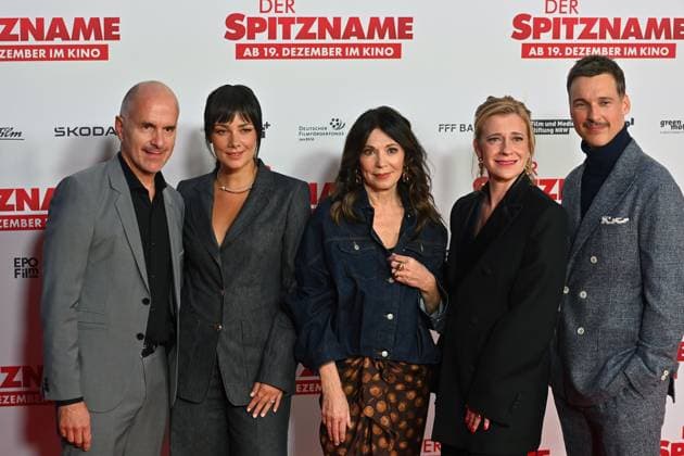 Entertainment Themen der Woche KW51 Entertainment Bilder des Tages v.li:Christoph Maria HERBST (Schauspieler), Janina UHSE (Schauspielerin),Iris BERBEN (Schauspielerin),Caroline PETERS (Schauspielerin),Florian David FITZ (Schauspieler). Film Premiere DER SPITZNAME am 16.12.2024 im Mathaeser Kino in Muenchen. *** from left Christoph Maria HERBST actor ,Janina UHSE actress ,Iris BERBEN actress ,Caroline PETERS actress ,Florian David FITZ actor movie premiere DER SPITZNAME on 16 12 2024 at the Mathaeser cinema in Munich