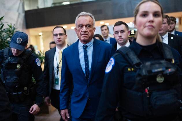 News Bilder der Woche KW51 News Bilder des Tages Robert F. Kennedy Jr. 12 16 UNITED STATES - DECEMBER 16: Robert F. Kennedy Jr., President-elect Donald Trump s pick to be secretary of Health and Human Services, arrives for a meeting with Sen. Rick Scott, R-Fla., in Hart building on Monday, December 16, 2024. (Tom Williams CQ Roll Call) Washington DC United States EDITORIAL USE ONLY Copyright: x2024xCQ-RollxCall,xInc.x TomxWilliamsx rollcallpix162405