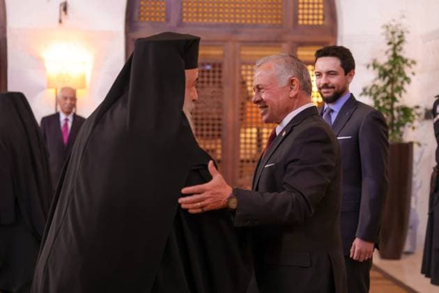 News Bilder der Woche KW51 King Abdullah II of Jordan receives Christian and Islamic religious leaders from Jerusalem and Jordan King Abdullah II of Jordan receives Christian and Islamic religious leaders from Jerusalem and Jordan, in the presence of His Royal Highness Crown Prince Al Hussein bin Abdullah II, at Al Husseiniya Palace, Amman, Jordan, on 17 December 2024. Royal Hashemite Court apaimages Amman Amman Jordan 171224_Jordan_RPO_00(3) Copyright: xapaimagesxRoyalxHashemitexCourtx xapaimagesx