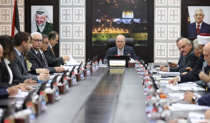 News Bilder der Woche KW51 Westjordanland, Kabinettsmeeting in Ramallah mit Premier Mohammad Mustafa Palestinian Prime Minister Mohamed Mustafa chairs the government meeting in the West Bank city of Ramallah Palestinian Prime Minister Mohamed Mustafa chairs the government meeting in the West Bank city of Ramallah on December 17, 2024. Photo by Prime Minister Office Ramallah West Bank Palestinian Territory 171224_Ramallah_PMO_00(1) Copyright: xapaimagesxPrimexMinisterxOfficex xapaimagesx