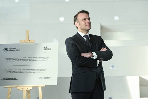 News Bilder der Woche KW51 News Bilder des Tages Emmanuel Macron At The Inauguration of WHO Academy - Lyon As part of its inauguration, French President Emmanuel Macron visited the World Health Organisation - WHO Academy in Lyon, with Dr. Tedros Adhanom Ghebreyesus Director General, World Health Organization, with with its crisis exercise centre and simulation platform, in the presence of medical students, before giving a speech on Tuesday 17 December 2024. Lyon, France. Photo by Isa Harsin Pool ABACAPRESS.COM Lyon AUVERGNE RHONE ALPES France  Copyright: xPool ABACAx