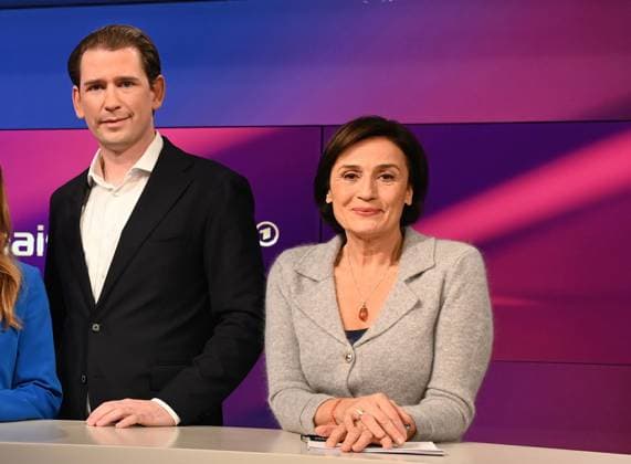 News Bilder der Woche KW51 News Bilder des Tages ehemaliger Politiker Sebastian Kurz und Moderatorin Sandra Maischberger zu Gast in der ARD Talkshow Maischberger *** Former politician Sebastian Kurz and presenter Sandra Maischberger as guests on the ARD talk show Maischberger