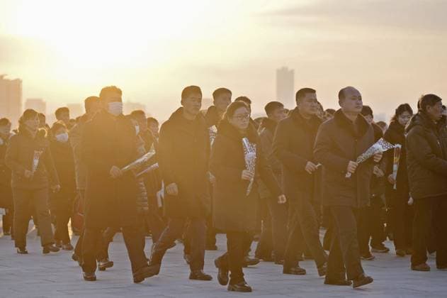 News Bilder der Woche KW51 News Bilder des Tages 13th anniversary of death of Kim Jong Il North Korean citizens visit Mansu Hill in Pyongyang on Dec. 17, 2024, the 13th anniversary of the death of the country s second leader Kim Jong Il.  A14AA0003885420P