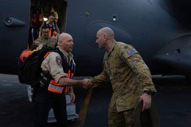 News Bilder der Woche KW51 News Bilder des Tages VANUATU EARTHQUAKE, A supplied image obtained on Thursday, December 19, 2024, of AustraliaÕs disaster response teams arriving in Port Vila, Vanuatu, Wednesday, December 18, 2024. Australian rescue and medical teams have arrived in Port Vila as the Pacific nation races to respond to Tuesday s 7.3-magnitude earthquake. ( NO ARCHIVING, EDITORIAL USE ONLY, NO USE IN BOOKS WITHOUT CONSENT VANUATU  Copyright: xSUPPLIEDx 20241219134581813170