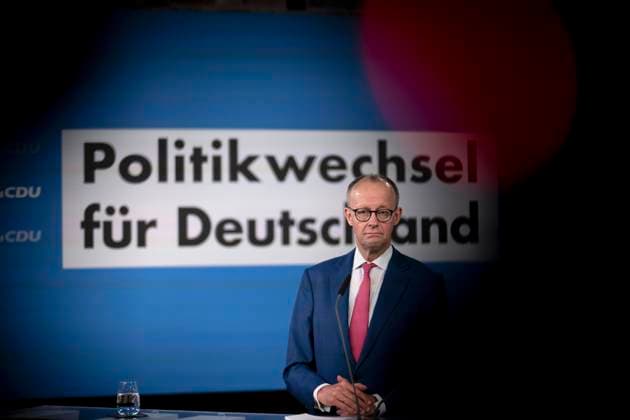 Friedrich Merz - Wahlprogramm DEU, Deutschland, Germany, Berlin, 17.12.2024 Friedrich Merz , Vorsitzender der CDU und Fraktionsvorsitzender , waehrend der Pressekonferenz zur Vorstellung vom Wahlprogramm der CDU CSU unter dem Motto Politikwechsel fuer Deutschland in Berlin Deutschland . Nach dem Scheitern der Regierungskoalition im November und dem Misstrauensvotum werden in Deutschland am 23. Februar vorgezogene Wahlen abgehalten en: Friedrich Merz , chairman of the CDU and parliamentary group leader, during the press conference to present the election program of the CDU CSU under the slogan policy change for Germany in Berlin Germany. Germany is scheduled to hold snap elections on February 23 following the November collapse of the governm