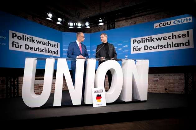 Friedrich Merz, Markus Soeder - Wahlprogramm DEU, Deutschland, Germany, Berlin, 17.12.2024 Friedrich Merz , Vorsitzender der CDU und Fraktionsvorsitzender , und Markus Soeder , Vorsitzender der CSU und Ministerpraesident in Bayern (rechts) waehrend der Pressekonferenz zur Vorstellung vom Wahlprogramm der CDU CSU unter dem Motto Politikwechsel fuer Deutschland in Berlin Deutschland . Nach dem Scheitern der Regierungskoalition im November und dem Misstrauensvotum werden in Deutschland am 23. Februar vorgezogene Wahlen abgehalten en: Friedrich Merz , chairman of the CDU and parliamentary group leader, and Markus Soeder , chairman of the CSU and prime minister in Bavaria (right) during the press conference to present the election program of the