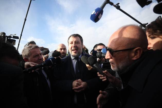 News Bilder der Woche KW51 News Bilder des Tages December 20, 2024, Palermo, Italia: Italy s deputy premier Matteo Salvini talks to the press as he arrives at the Bunker Courtroom of the Pagliarelli prison in Palermo, Sicily, 20 December 2024. Salvini is currently on trial on migrants kidnapping charges over the August 2019 Open Arms rescue vessel case, when he used his powers as then interior minister to prevent 147 migrants aboard the to disembark on Italian soil. The blockade lasted 19 days..ANSA Palermo Italia  - ZUMAa110 20241220_zaf_a110_004 Copyright: xIgorxPetyxx