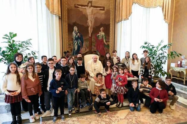 News Bilder der Woche KW51 News Bilder des Tages ITALY - REL - POPE FRANCIS RECEIVES BOYS OF ITALIAN CATHOLIC ACTION - 24 12 20 Italy, Rome, Vatican,20-12-2024 Pope Francis receives Boys of Italian Catholic Action in private audience EDITORIAL USE ONLY - NO BOOKS Copyright: x VaticanxMedia CPPx