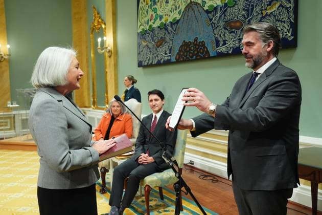 December 20, 2024, Ottawa, On, Canada: Minister of Seniors Joanne Thompson is sworn in by Clerk of the Privy Council John Hannaford during a cabinet swearing-in ceremony at Rideau Hall in Ottawa, on Friday, Dec.20, 2024. Ottawa Canada  - ZUMAc35_ 20241220_zaf_c35_030 Copyright: xSeanxKilpatrickx