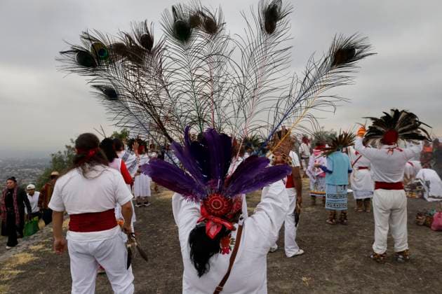 Dancers In Mexico Perform Pre-Hispanic Ceremony To Welcome Winter Solstice Dancers on the Cerro de la Estrella in Mexico City, Mexico, perform a pre-Hispanic ceremony and dance to welcome the winter solstice on December 21, 2024. Mexico City Mexico  Copyright: xGerardoxVieyrax originalFilename: vieyra-notitle241221_npllj.jpg