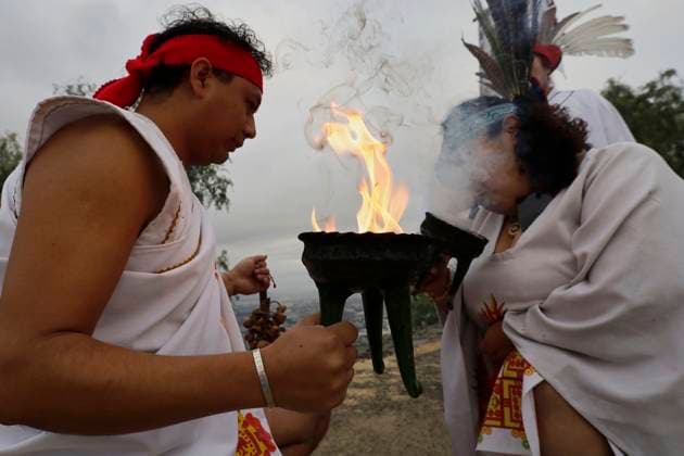 Dancers In Mexico Perform Pre-Hispanic Ceremony To Welcome Winter Solstice Dancers on the Cerro de la Estrella in Mexico City, Mexico, perform a pre-Hispanic ceremony and dance to welcome the winter solstice on December 21, 2024. Mexico City Mexico  Copyright: xGerardoxVieyrax originalFilename: vieyra-notitle241221_npy7a.jpg