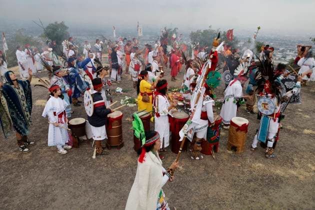 Dancers In Mexico Perform Pre-Hispanic Ceremony To Welcome Winter Solstice Dancers on the Cerro de la Estrella in Mexico City, Mexico, perform a pre-Hispanic ceremony and dance to welcome the winter solstice on December 21, 2024. Mexico City Mexico  Copyright: xGerardoxVieyrax originalFilename: vieyra-notitle241221_npyby.jpg