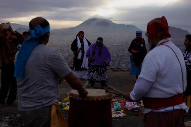 Dancers In Mexico Perform Pre-Hispanic Ceremony To Welcome Winter Solstice Dancers on the Cerro de la Estrella in Mexico City, Mexico, perform a pre-Hispanic ceremony and dance to welcome the winter solstice on December 21, 2024. Mexico City Mexico  Copyright: xGerardoxVieyrax originalFilename: vieyra-notitle241221_np3RZ.jpg