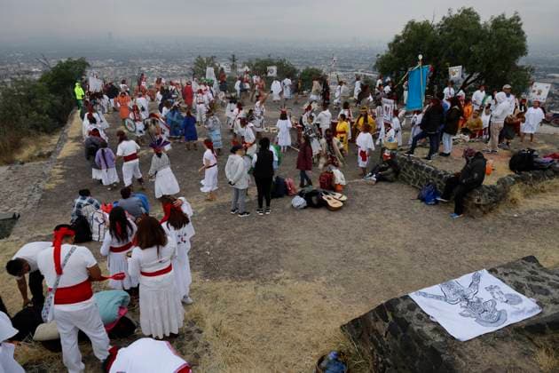 Dancers In Mexico Perform Pre-Hispanic Ceremony To Welcome Winter Solstice Dancers on the Cerro de la Estrella in Mexico City, Mexico, perform a pre-Hispanic ceremony and dance to welcome the winter solstice on December 21, 2024. Mexico City Mexico  Copyright: xGerardoxVieyrax originalFilename: vieyra-notitle241221_np9F9.jpg