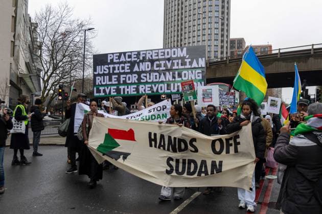 Bilder des Jahres 2024, News 12 Dezember News Bilder des Tages Sudan Rally commemorating the 2018 Sudanese Revolution Activists of Sudanese heritage and supporters walked from Church Street Market to Marble Arch. Demonstrators were commemorating the 2018 revolution which outsided then dictator Omar al-Bashir., Credit:Zak Irfan Avalon  Copyright: xZakxIrfanx xAvalonx 0949142252
