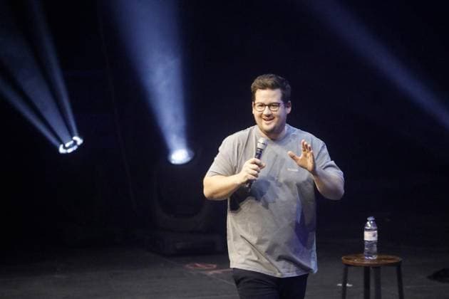 Entertainment Themen der Woche KW51 Entertainment Bilder des Tages RECORD DATE NOT STATED Chris Tall : Laugh Stories 2024 in der Arena Oberhausen ** NUR FÜR REDAKTIONELLE ZWECKE ** EDITORIAL USE ONLY **<p>Comedian Chris Tall in der ausverkauften Rudolf Weber Arena in Oberhausen am Samstag, den 21. Dezember 2024 Deutschland NRW Oberhausen Copyright: KerstinxBögeholz *** Chris Tall Laugh Stories 2024 in the Arena Oberhausen FOR EDITORIAL PURPOSES ONLY EDITORIAL USE ONLY p Comedian Chris Tall in the sold-out Rudolf Weber Arena in Oberhausen on Saturday, December 21, 2024 Germany NRW Oberhausen Copyright KerstinxBögeholz Copyright: KerstinxBögeholz doc7yl023lya1x12vmwadv5 ,EDITORIAL USE ONLY