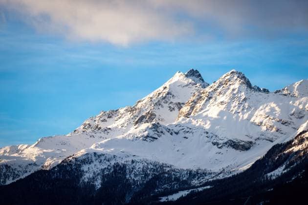Scenic view of Cima Redasco (left), Monte Zandila (right) seen from Bormio, Italy in winter Scenic view of snow covered Cima Redasco (left)and Monte Zandila (right) mountains seen from Bormio, Italy in winter against blue sky Copyright: xZoonar.com FabianxMesebergx 22524924