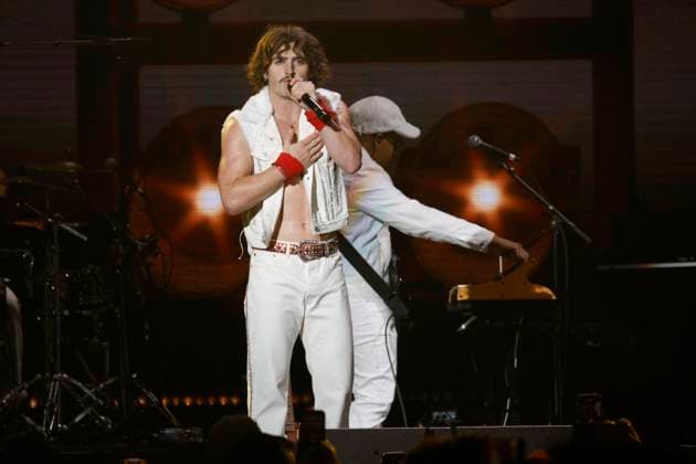 Entertainment Themen der Woche KW51 Entertainment Bilder des Tages Benson Boone performs on stage during the iHeartRadio s Jingle Ball 2024 show at the Kaseya Center in Miami, Florida on Saturday, December 21, 2024 . Photo By Gary I Rothstein  MIA20241221149 GARYxIxROTHSTEIN