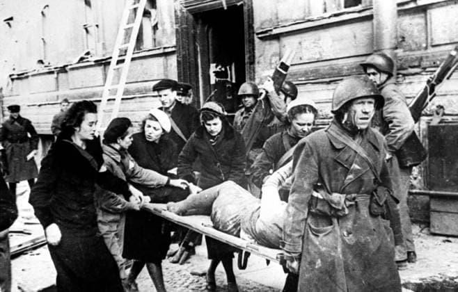 Soviet soldiers evacuate wounded after a Nazi air raid in 1943 during World War II in Leningrad, now St. Petersburg. (P.Fedotov ITAR-TASS KRT) MOSCOW RUS EDITORIAL USE ONLY Copyright: xx 1030362 P.xFEDOTOVx krtphotoslive213801