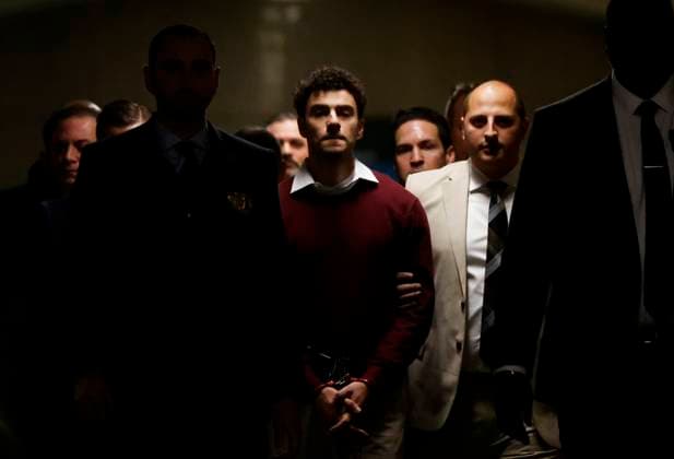 Bilder des Jahres 2024, News 12 Dezember News Themen der Woche KW52 News Bilder des Tages Luigi Mangione arrives in Manhattan Supreme Court for an arraignment on state murder charges for killing UnitedHealthcare CEO Brian Thompson in New York City, on Monday, December 23, 2024. Thompson was shot and killed in midtown Manhattan earlier in the month in an apparent targeted attack as he was about to attend the company s annual investor conference.  NYP20241223104 JOHNxANGELILLO