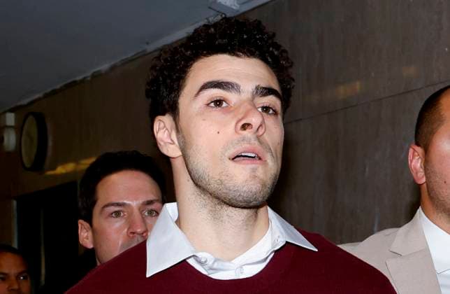 Luigi Mangione arrives at Manhattan Supreme Court for an arraignment on state murder charges for killing UnitedHealthcare CEO Brian Thompson in New York City, on Monday, December 23, 2024. Thompson was shot and killed in midtown Manhattan earlier in the month in an apparent targeted attack as he was about to attend the company s annual investor conference.  NYP20241223111 JOHNxANGELILLO