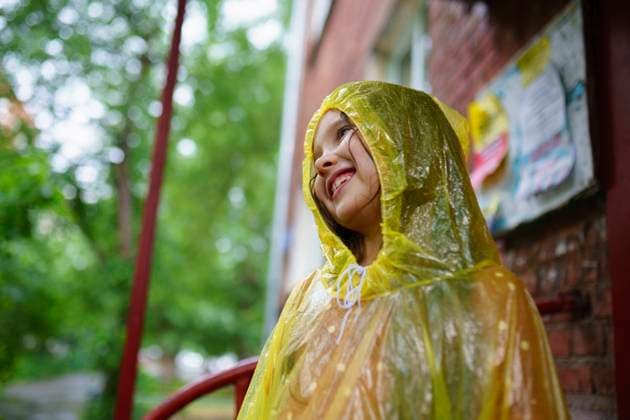 Smiling girl in raincoat model released, Symbolfoto, VCF00522