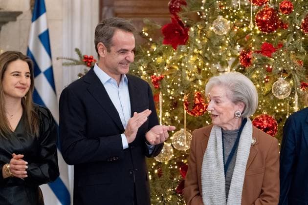 Christmas Carols To The Prime Minister The Lyceum Club of Greek Women, the Greek Guiding Association, and the Music School of Ptolemaida sing a Christmas carol to Prime Minister Kyriakos Mitsotakis and his family at Maximos Mansion in Athens, Greece, on December 24, 2024. Athens Greece  Copyright: xNikolasxKokovlisx originalFilename: kokovlis-notitle241224_npAPL.jpg