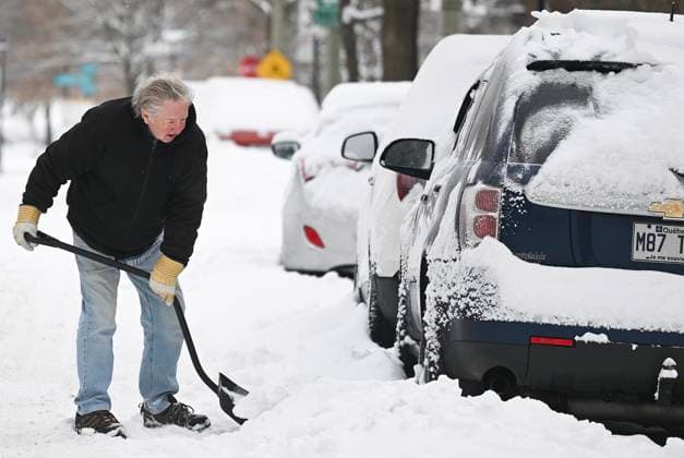 December 24, 2024, Montreal, Pq, Canada: A man clears snow from around his car following a snowstorm in Montreal, Tuesday, December 24, 2024. Montreal Canada  - ZUMAc35_ 20241224_zaf_c35_004 Copyright: xGrahamxHughesx
