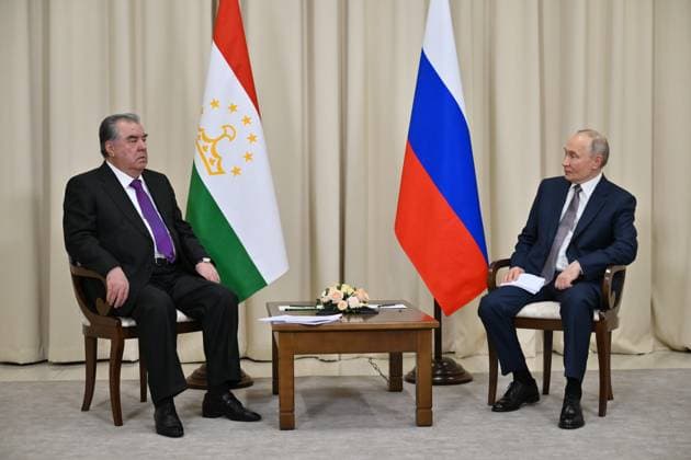 News Themen der Woche KW52 News Bilder des Tages Russia Tajikistan 8835865 24.12.2024 Russian President Vladimir Putin and Tajik President Emomali Rahmon attend a meeting at the Igora resort in the Leningrad Region, Russia. Kristina Kormilitsyna Sputnik Leningrad region Russia  Copyright: xKristinaxKormilitsynax
