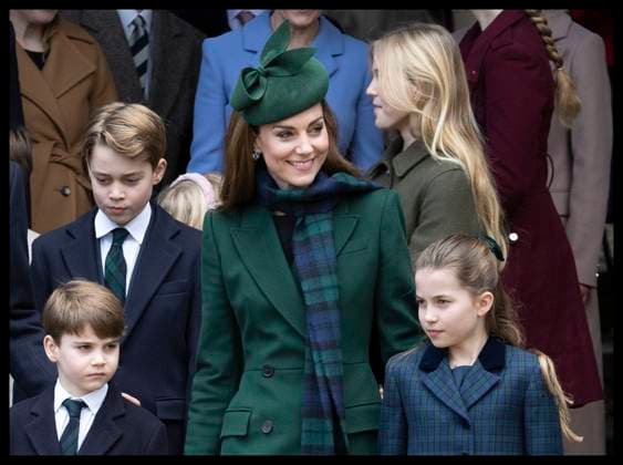 . 25 12 2024. Sandringham , United Kingdom. Kate Middleton, the Princess of Wales and her children Prince George, Princess Charlotte and Prince Louis leaving the Christmas Day church service at Sandringham, United Kingdom.  xStephenxLockx xi-Imagesx IIM-25637-0080