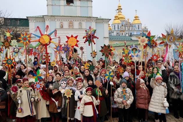 Bilder des Jahres 2024, News 12 Dezember News Themen der Woche KW52 News Bilder des Tages Ukrainians Celebrate Christmas People in traditional costumes with Christmas Stars during Christmas procession on December 25, 2024 in Kyiv, Ukraine. Copyright: xx Oleksandr-Gusev-Christmas-25122024(9)
