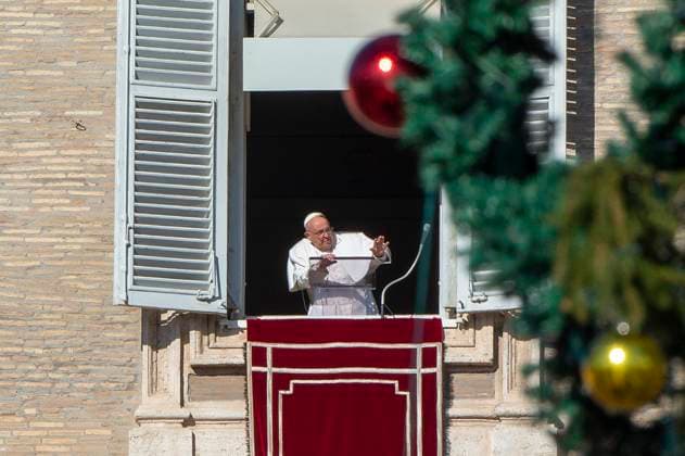 News Themen der Woche KW52 News Bilder des Tages ITALY -POPE FRANCIS DELIVERS HIS BLESSING TO THE FAITHFUL DURING THE ANGELUS PRAYER AT ST PETER S SQUARE IN THE VATICAN - 2024 12 26 Italy, Rome, Vatican, 2024 12 26 . Pope Francis delivers his blessing to the faithful during the Angelus prayer at St Peter s square in the Vatican. EDITORIAL USE ONLY - NO BOOKS Copyright: xALESSIAxGIULIANIx