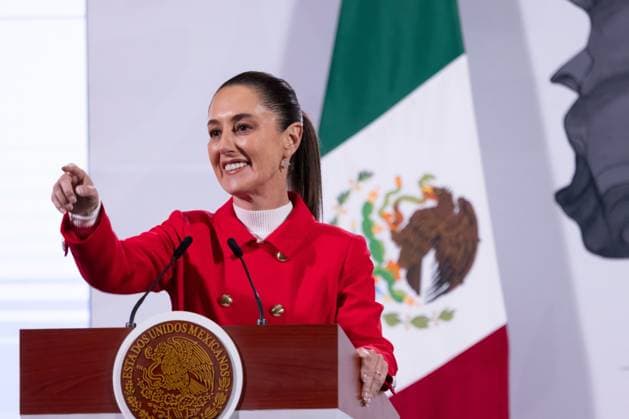 December 27, 2024, Mexico City, Df, Mexico: Mexican President Claudia Sheinbaum, calls on a reporter during the daily news conference at the National Palace, December 27, 2024 in Mexico City, Mexico. Sheinbaum a new cellphone app to contact the Mexican consulate for migrants in the United States who are detained by U.S. immigration. Mexico City Mexico - ZUMAp138 20241227_zaa_p138_011 Copyright: xPresidenciaxDexLaxRepublicaxMexix