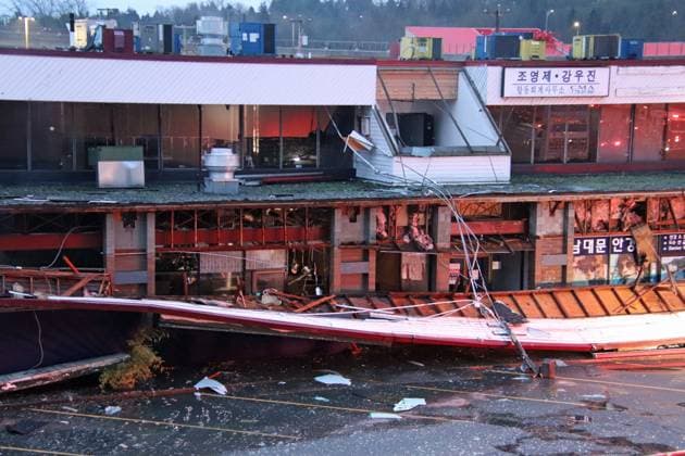 December 29, 2024, Coquitlam, Bc, CANADA: The scene after an explosion at strip mall in Coquitlam, B.C. is shown on Sunday Dec. 29, 2024. Coquitlam CANADA  - ZUMAc35_ 20241229_zaf_c35_012 Copyright: xShanexMackichanx