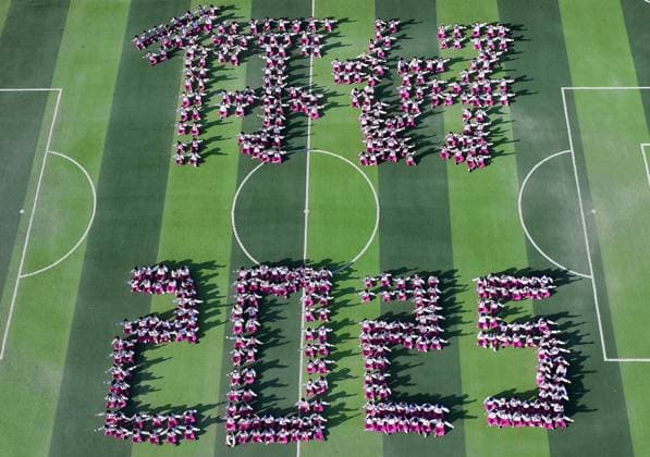 Bilder des Jahres 2024, News 12 Dezember News Bilder des Tages Hello 2025 HANDAN, CHINA - DECEMBER 30, 2024 - Primary school students form the words Hello, 2025 to express their wishes for the year 2025 in Handan, Hebei province, China, Dec 30, 2024. Handan Hebei China  Copyright: xCFOTOx i1735544780674