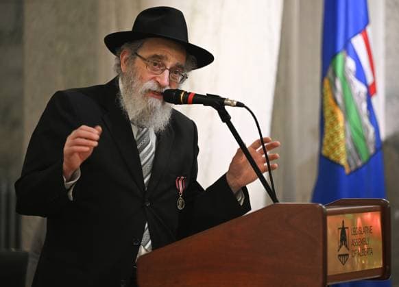 Fifth Night Of Chanukah Celebrated In Edmonton EDMONTON, CANADA - DECEMBER 29: Rabbi Ari Drelich of Chabad of Edmonton addresses the participants during the 33rd annual Chanukah (Hanukkah) ceremony ahead of Alberta™s largest Menorah Lighting Ceremony at the Alberta Legislature, on December 29, 2024, in Edmonton, Alberta, Canada. Edmonton Canada  Copyright: xArturxWidakx originalFilename: widak-fifthnig241229_nptRu.jpg