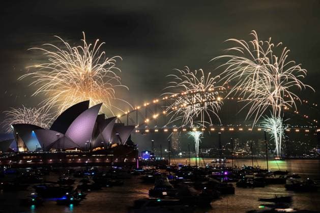News Themen der Woche KW01 News Bilder des Tages SYDNEY NYE FIREWORKS 2024, The 9pm fireworks are seen during New Year?s Eve celebrations in Sydney, Tuesday, December 31, 2024. ( NO ARCHIVING, EDITORIAL USE ONLY, NO USE IN BOOKS WITHOUT CONSENT SYDNEY NEW SOUTH WALES AUSTRALIA  Copyright: xBIANCAxDExMARCHIx 20241231162694300962