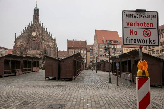 News Themen der Woche KW01 News Bilder des Tages 31.12.2024, Feuerwerksverbotszone Böllerverbotszone, Nürnberg: In der Nürnberger Innenstadt gilt zu Silvester 2024 erneut in zwei Bereichen eine Feuerwerksverbotszone Böllerverbotszone. Diese gilt von 31.12.2024-01.01.2025 im Bereich der Burg, des Hauptmarktes sowie rund um die Lorenzkirche. Hauptmarkt Bayern Deutschland Feuerwerksverbotszone Nürnberg 31.12.2024-09 *** 31 12 2024, Fireworks ban zone Firecracker ban zone, Nuremberg In Nuremberg city center, a fireworks ban zone Firecracker ban zone will again apply in two areas on New Years Eve 2024 This will apply from 31 12 2024 01 01 2025 in the area of the castle, the main market square and around the Lorenzkirche main market square Bavaria Germany Fireworks ban zone Nuremberg 3